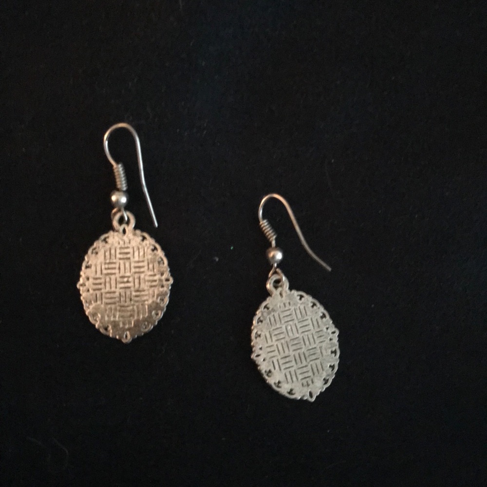 Wonder Woman🎈Earrings - Picture 2 of 2